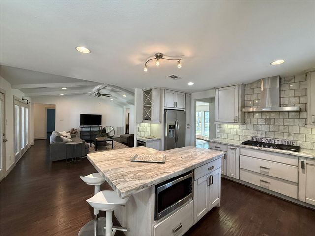 5638 Grape Street, Houston, TX 77096