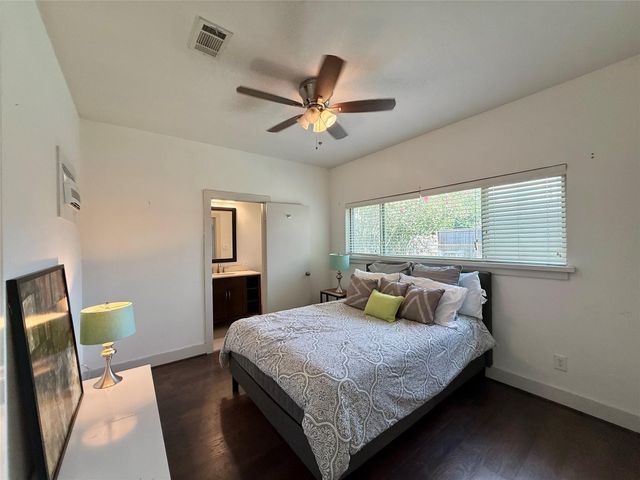 5638 Grape Street, Houston, TX 77096