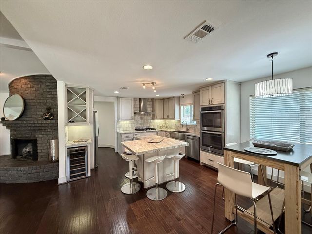 5638 Grape Street, Houston, TX 77096
