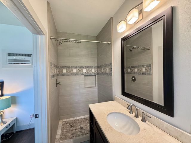 5638 Grape Street, Houston, TX 77096