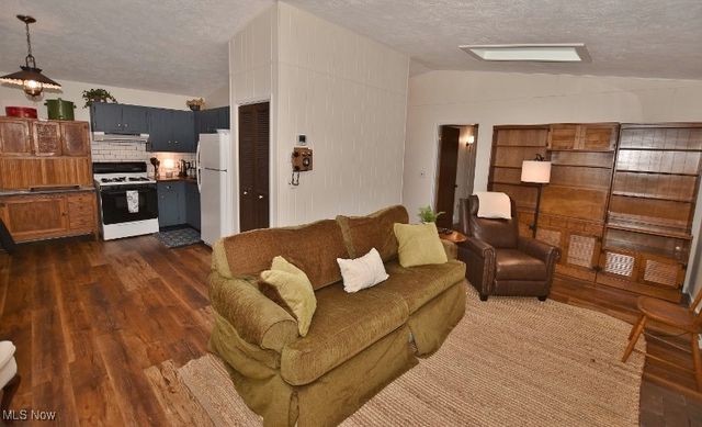 1186 Lincoln Street SW, Sherrodsville, OH 44675