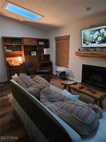 1186 Lincoln Street SW, Sherrodsville, OH 44675