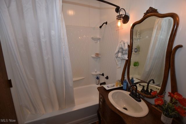 1186 Lincoln Street SW, Sherrodsville, OH 44675