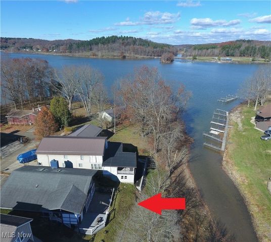 1186 Lincoln Street SW, Sherrodsville, OH 44675