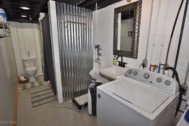 1186 Lincoln Street SW, Sherrodsville, OH 44675