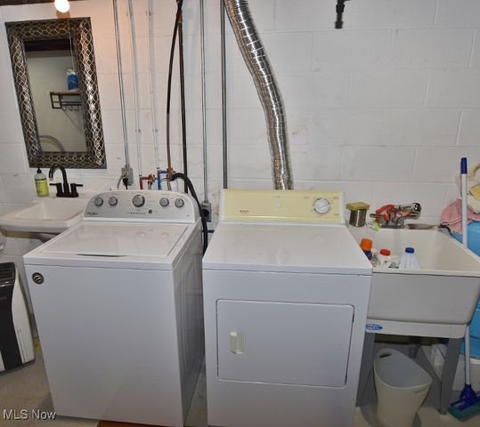 1186 Lincoln Street SW, Sherrodsville, OH 44675