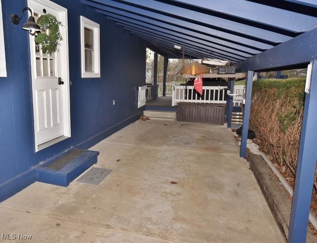 1186 Lincoln Street SW, Sherrodsville, OH 44675