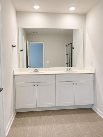 8040 Reagan Way, North Charleston, SC 29418