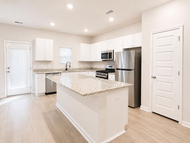 8040 Reagan Way, North Charleston, SC 29418