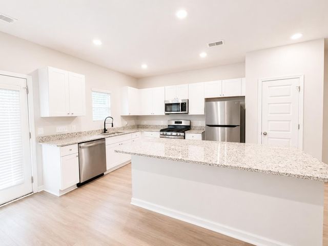 8040 Reagan Way, North Charleston, SC 29418