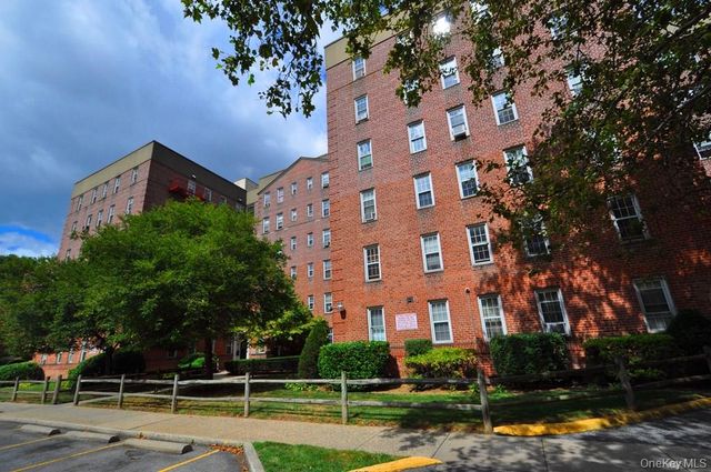 796 Bronx River Road B67, Bronxville, NY 10708