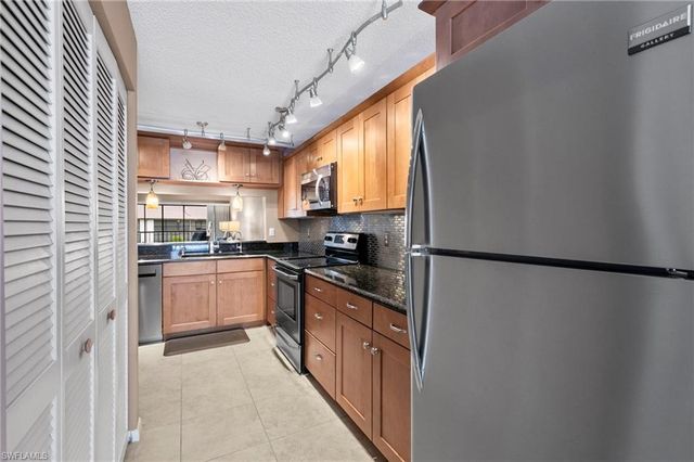 236 Pebble Beach CIR A202, Naples, FL 34113