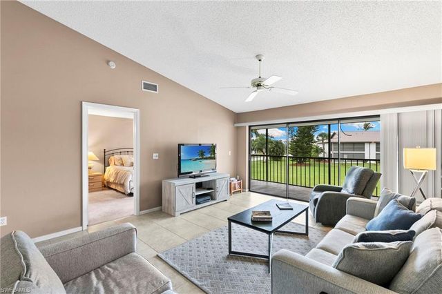 236 Pebble Beach CIR A202, Naples, FL 34113