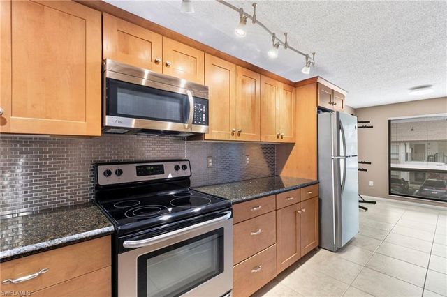 236 Pebble Beach CIR A202, Naples, FL 34113