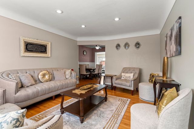 5845 Plainfield Street, Dearborn Heights, MI 48127