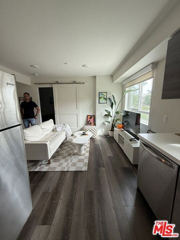 3667 Mentone Avenue, Los Angeles, CA 90034