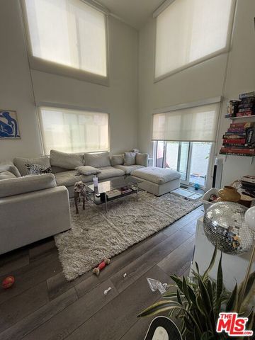 3667 Mentone Avenue, Los Angeles, CA 90034