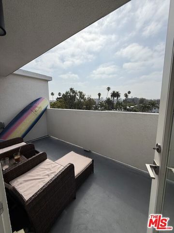 3667 Mentone Avenue, Los Angeles, CA 90034