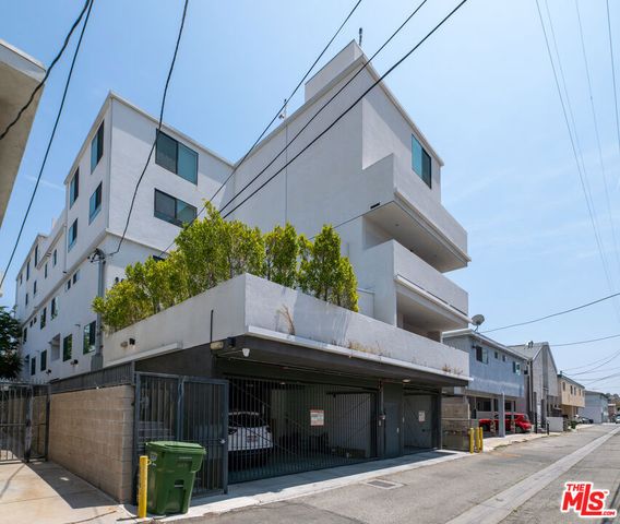 3667 Mentone Avenue, Los Angeles, CA 90034