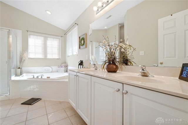 9632 Olde Georgetown Way, Centerville, OH 45458