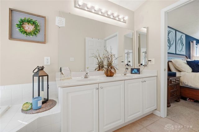 9632 Olde Georgetown Way, Centerville, OH 45458