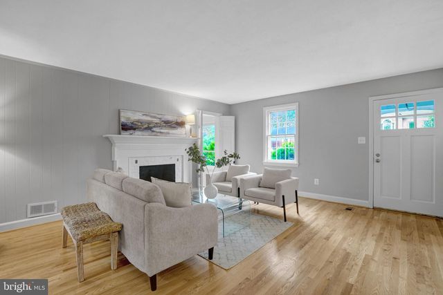 1032 N MONTANA ST, Arlington, VA 22205