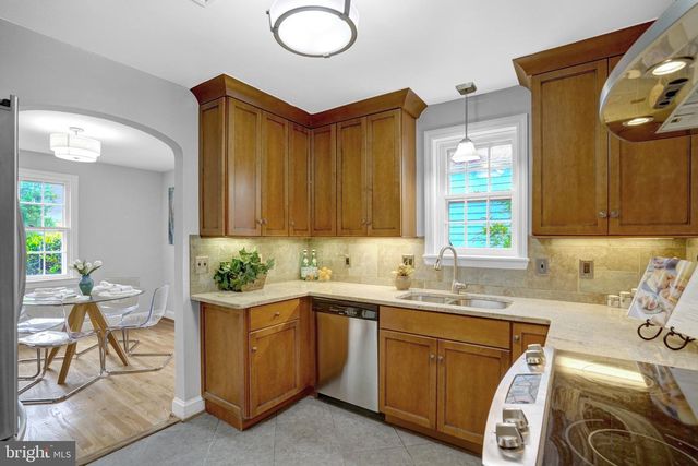 1032 N MONTANA ST, Arlington, VA 22205