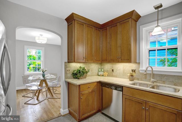 1032 N MONTANA ST, Arlington, VA 22205