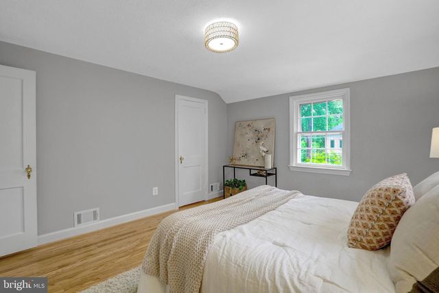 1032 N MONTANA ST, Arlington, VA 22205