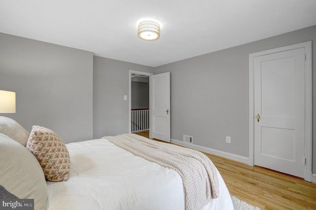 1032 N MONTANA ST, Arlington, VA 22205