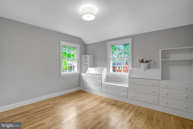 1032 N MONTANA ST, Arlington, VA 22205