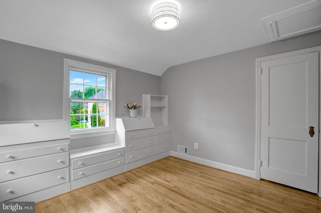 1032 N MONTANA ST, Arlington, VA 22205