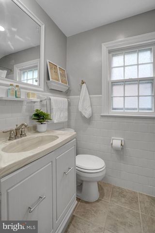 1032 N MONTANA ST, Arlington, VA 22205