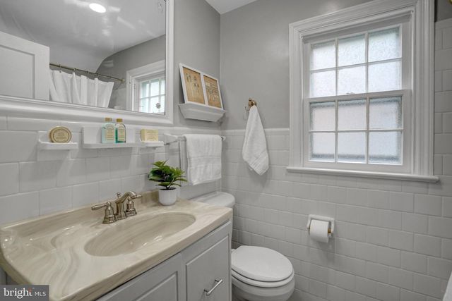 1032 N MONTANA ST, Arlington, VA 22205