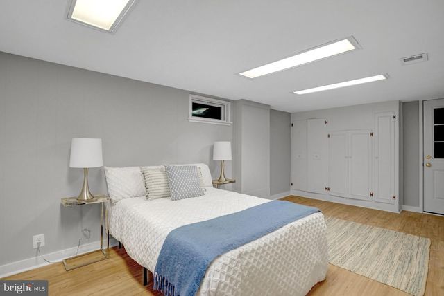 1032 N MONTANA ST, Arlington, VA 22205