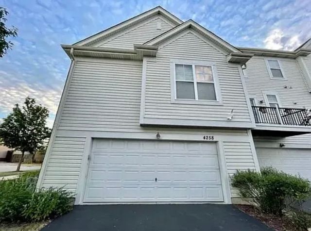 4258 Central Park Lane 4258, Aurora, IL 60504
