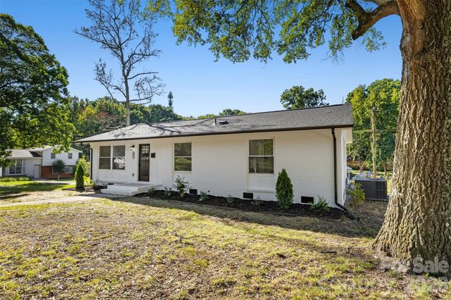 5618 Snow White Lane, Charlotte, NC 28213