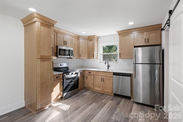 5618 Snow White Lane, Charlotte, NC 28213
