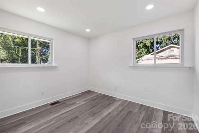 5618 Snow White Lane, Charlotte, NC 28213