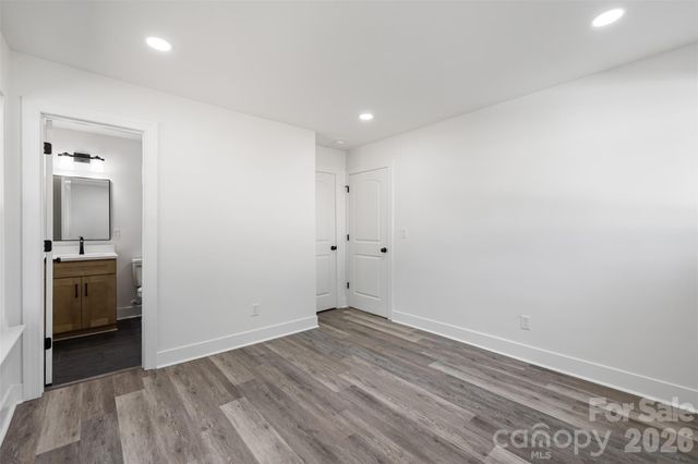 5618 Snow White Lane, Charlotte, NC 28213