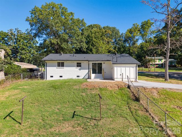 5618 Snow White Lane, Charlotte, NC 28213