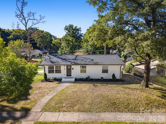 5618 Snow White Lane, Charlotte, NC 28213