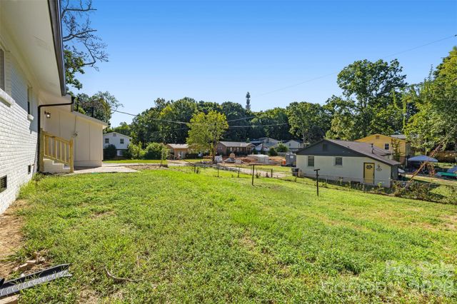 5618 Snow White Lane, Charlotte, NC 28213