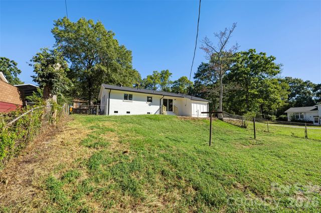 5618 Snow White Lane, Charlotte, NC 28213