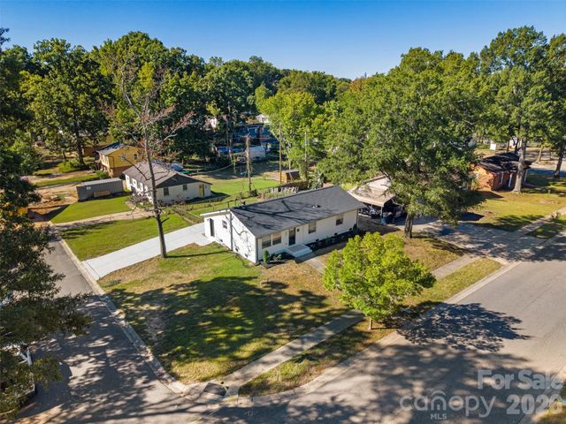 5618 Snow White Lane, Charlotte, NC 28213