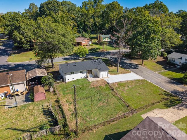 5618 Snow White Lane, Charlotte, NC 28213