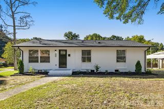 5618 Snow White Lane, Charlotte, NC 28213