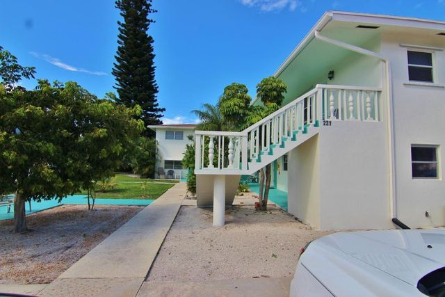 221 SE 3rd Avenue 6, Boynton Beach, FL 33435