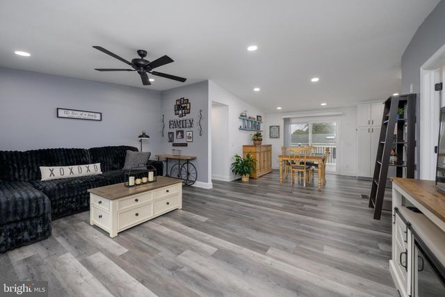 401 MAPLEHURST, Manchester, NJ 08759