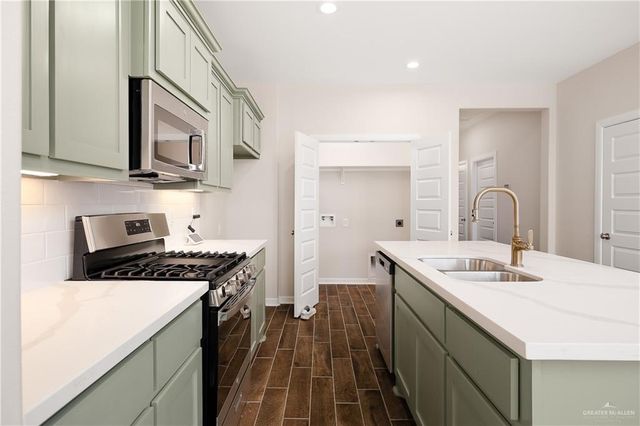 956 W Star Flower Street, Edinburg, TX 78541